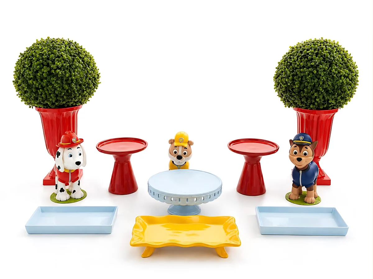 Kit Patrulha Canina com personagens, vasos vermelhos e topiarias