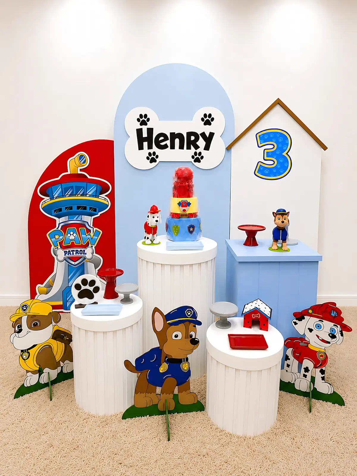 Kit Patrulha Canina com painéis em arco e totens dos personagens