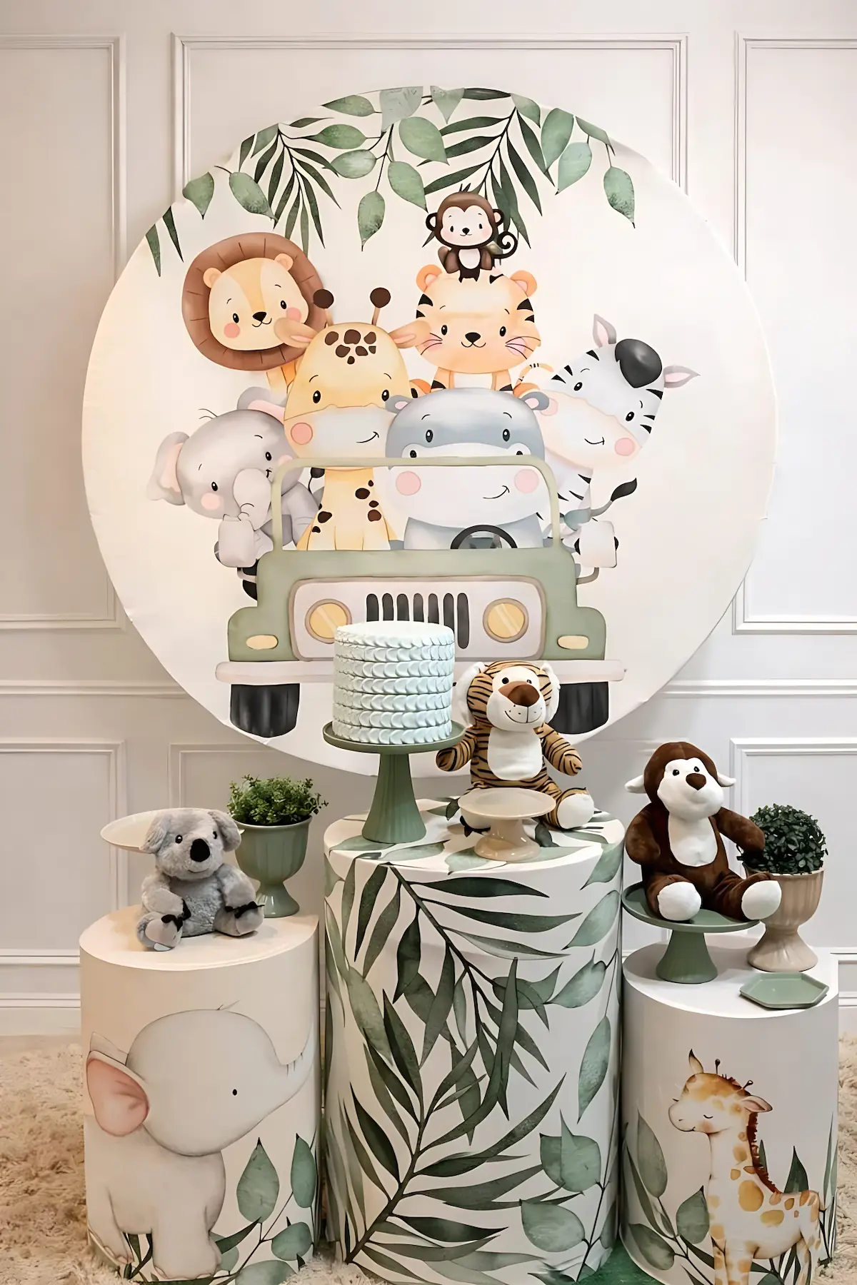 Kit Safári baby com bichinhos no jipe e cilindros de folhagem